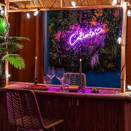 La Caliente Glamour Balneo En Duo Apartament *